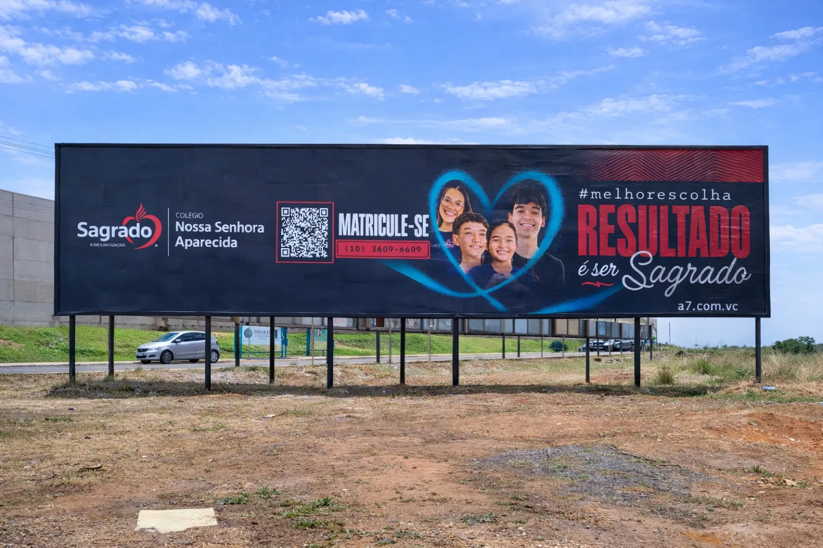 Outdoor duplo 18x3 do Colégio Sagrado (Nossa Senhora Aparecida) em frente ao Shopping Praça Nova, Av. Mário Covas, Araçatuba