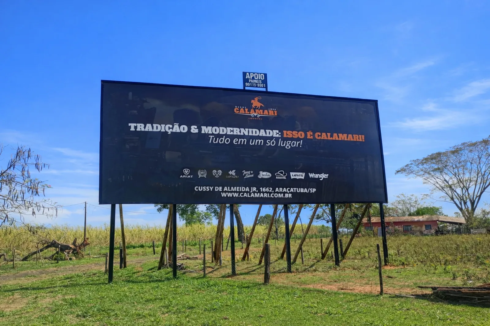 Painel rodoviário 6x12 da loja Calamari (moda western) próximo ao pedágio Penápolis/Glicério, Rodovia Marechal Rondon
