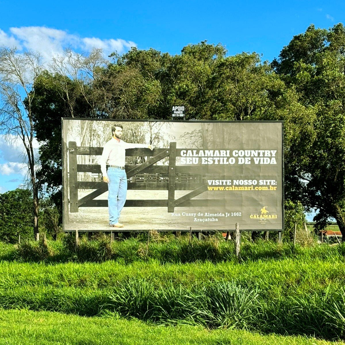 Painel rodoviário Calamari Country na Rodovia Marechal Rondon próximo a Birigui
