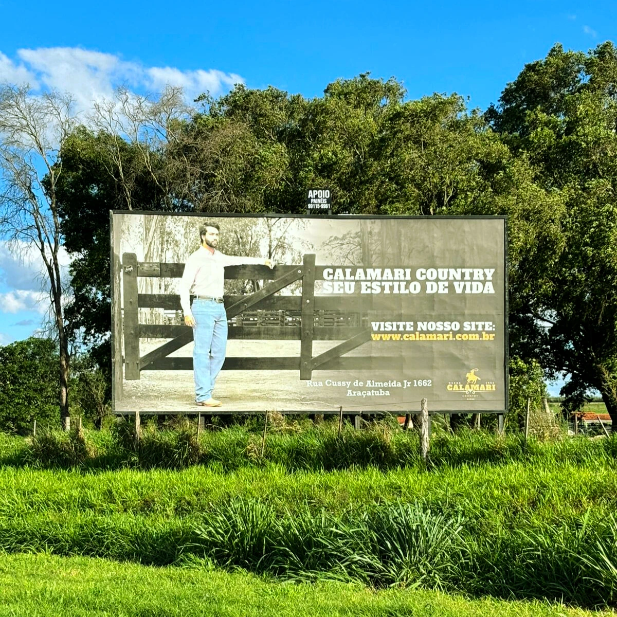 Painel rodoviário Calamari Country na Rodovia Marechal Rondon próximo a Birigui