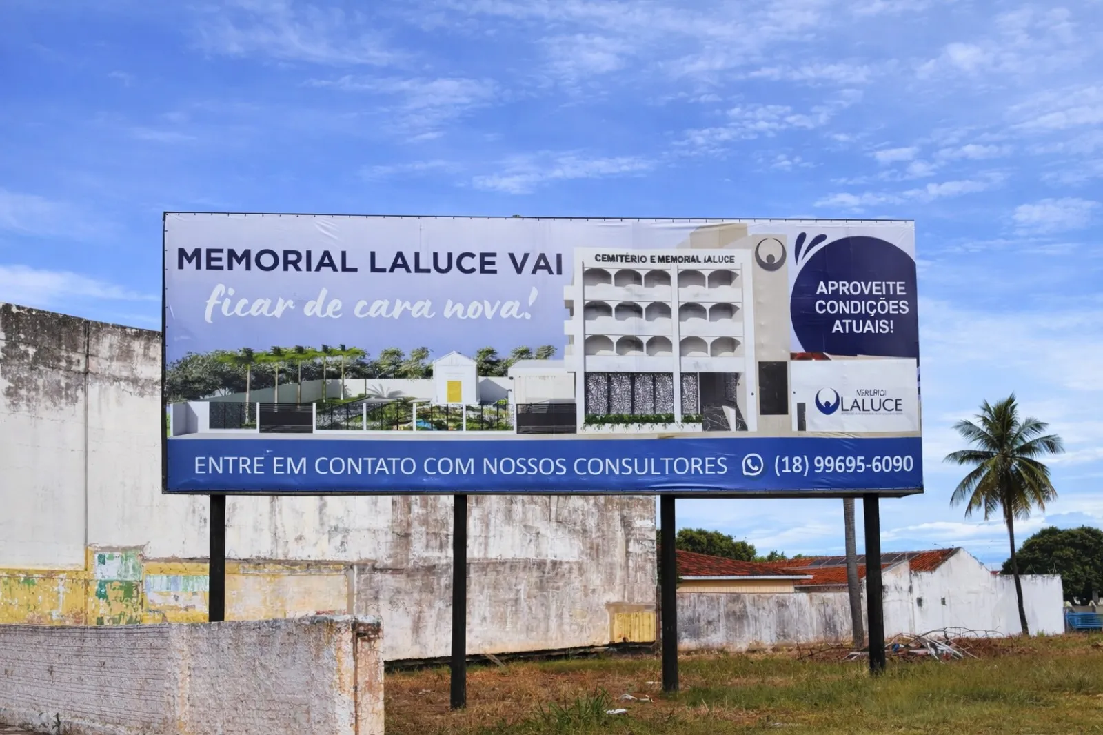 Outdoor 9x3 do Memorial Laluce (anúncio de reforma) na Rua Aguapeí próximo à rotatória, Araçatuba