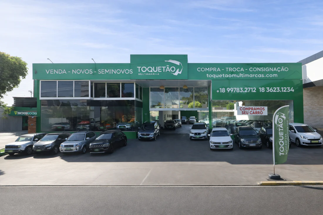 Fachada Toquetão com identidade visual e presença comercial